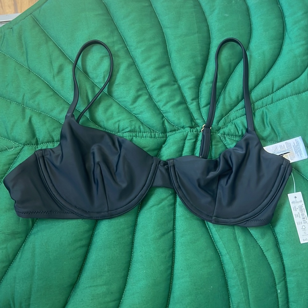 NWT Madewell second wave underwire bikini top. Black. Size Medium.